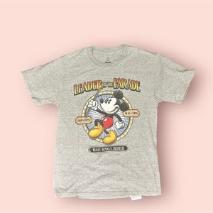 (Retail $15) Men’s Disneyland Grey Shirt (Size M)